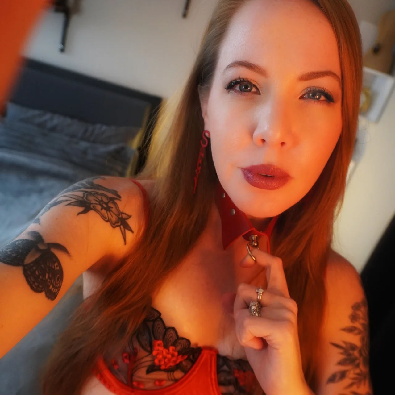 Evelyn Rouge gallery photo 1