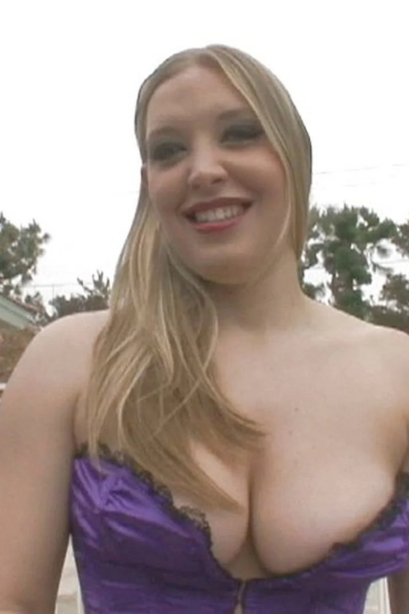 Bubble Butt Blonde with Big Boobs Kiara Marie Takes on Big Black Cock