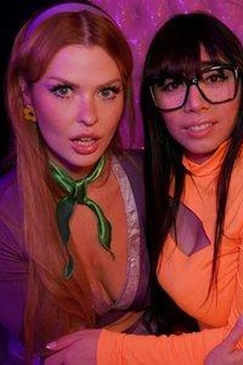 Velma & Daphne Share Fred In A Scary House (Violet Myers & Elly Clutch)