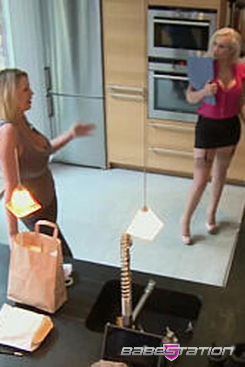 Leigh Darby Ultimate MILF: London Diary Episode 3 Ft. Leigh Darby, Kaitlyn
