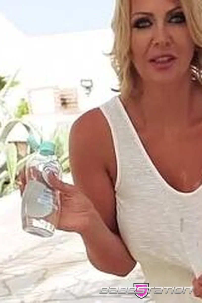 Wet Tee MILF (Ft. Leigh Darby)