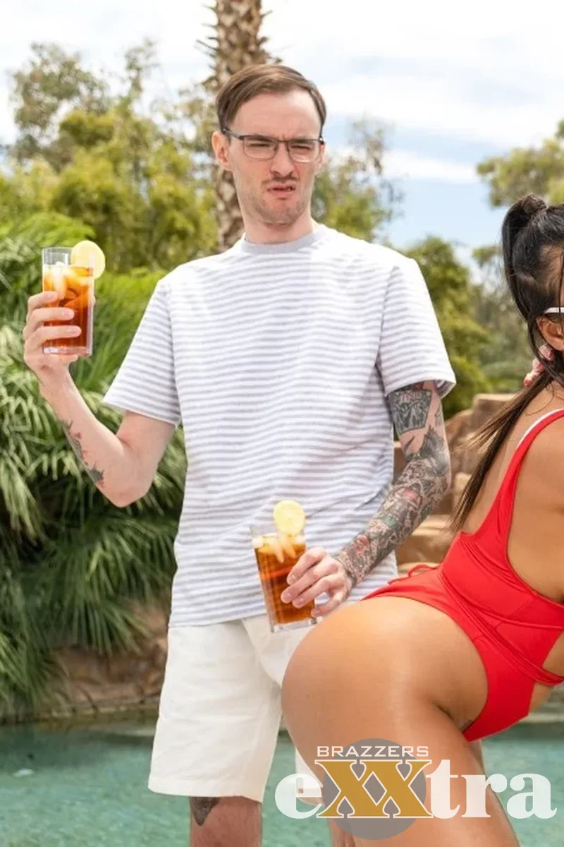 2 Squirting Wives Seduce the Pool Guy