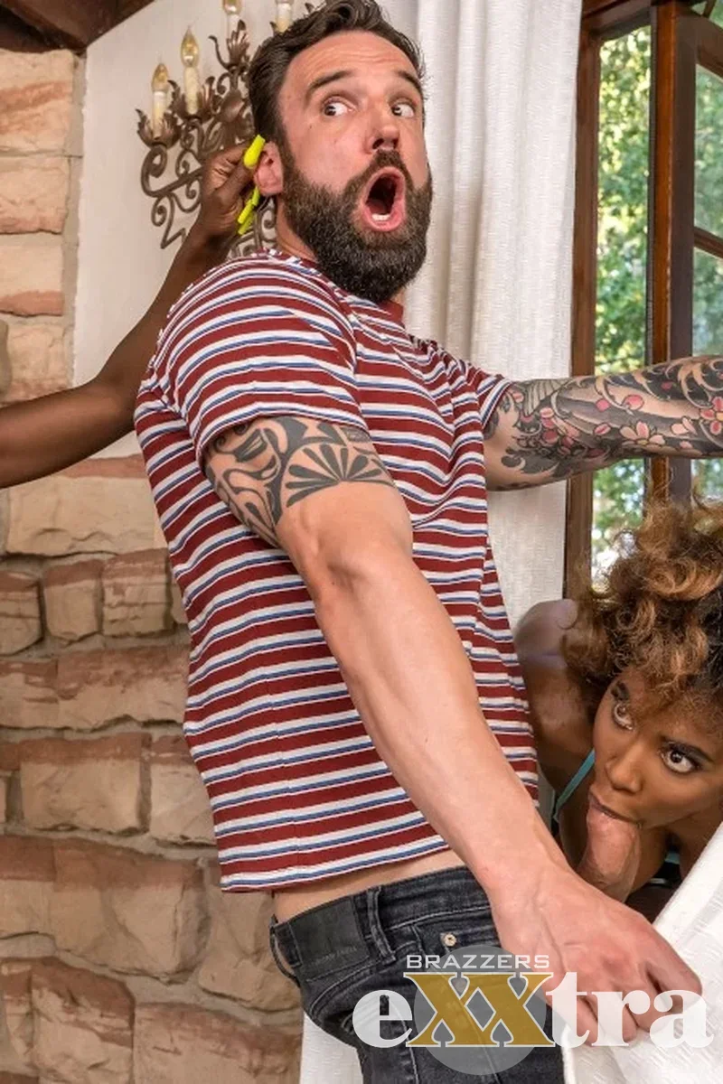 Jogging His Memory with Her Pussy