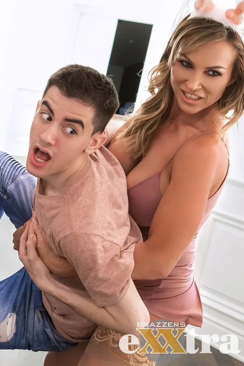 Milfs Grab Back
