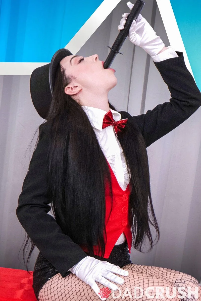 She's Got Talent! Deepthroat Magic Show (Scarlett Rosewood, Part 1)