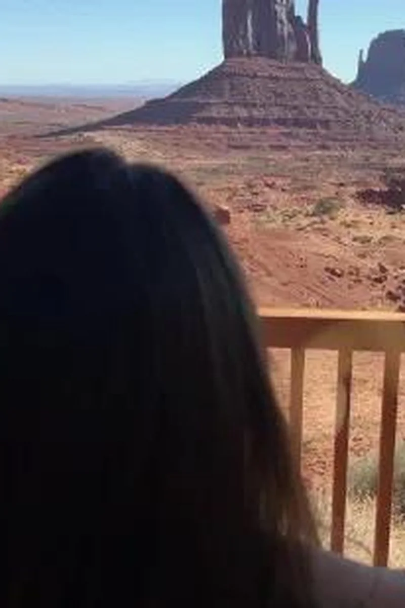 Monument Valley Cabin Bg