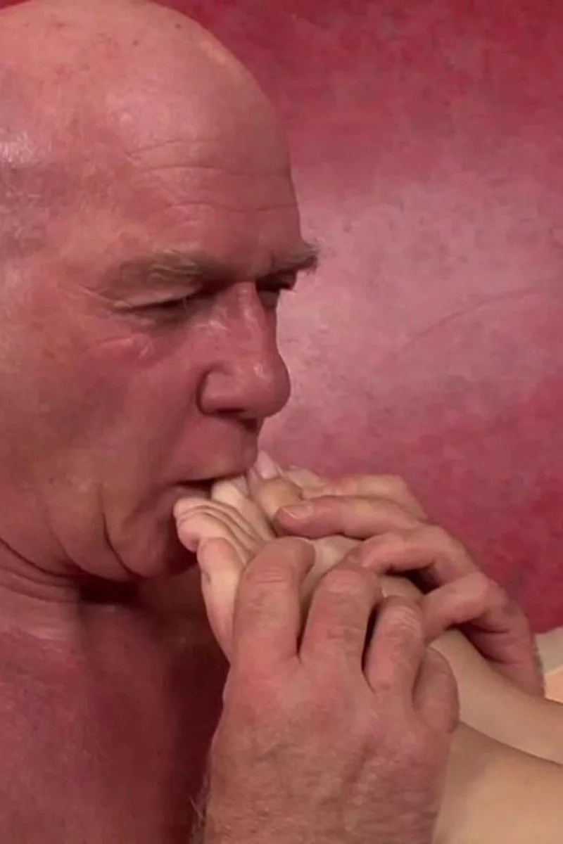 Bambi Wolfe Gets A Face Full Of Fresh Cum After A Hard Pounding Bang