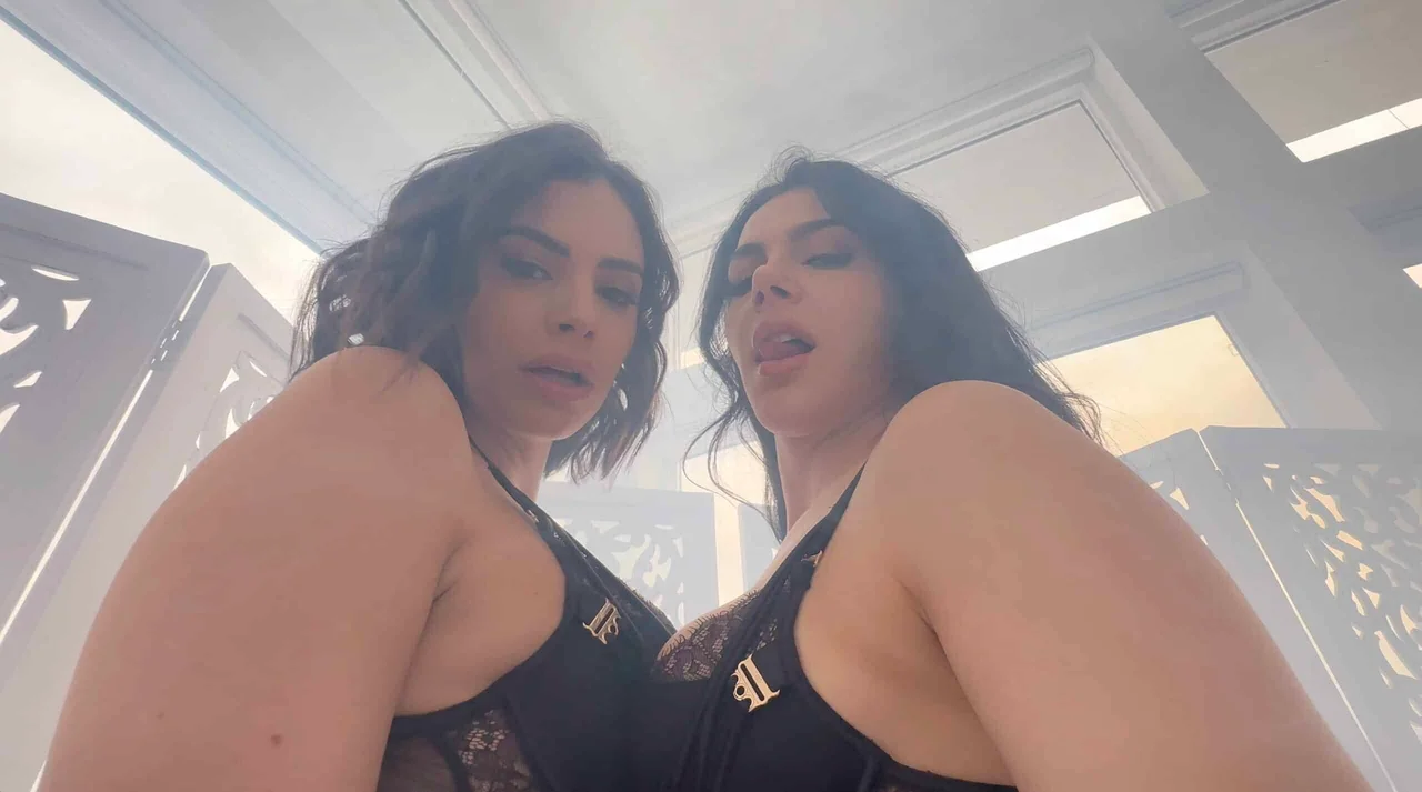 Valentina Nappi & Violet Star