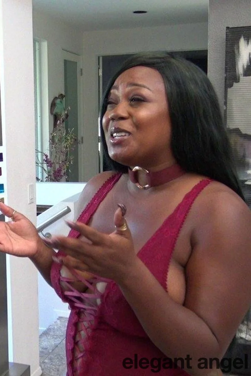 Curvy Black Goddess Jayden Starr Pays Her Rent with Her Pussy
