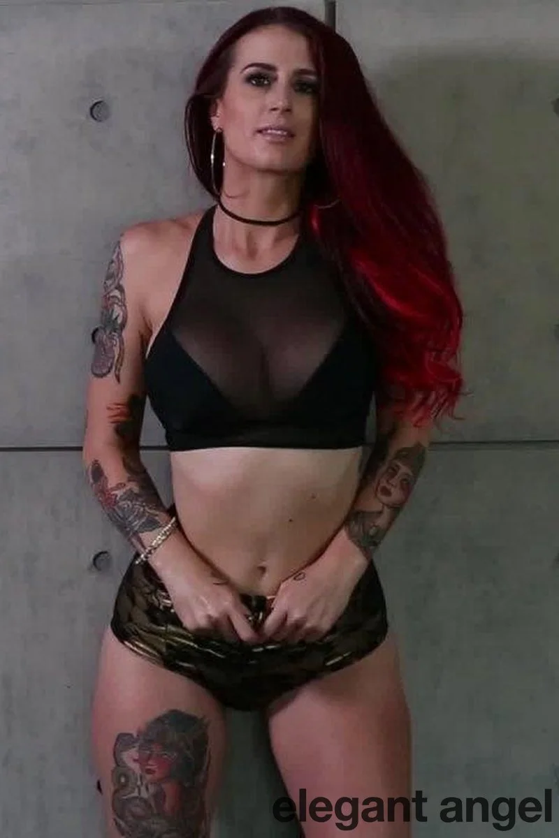 Tatted Tana Lea Gets Her Pussy Spread by a BBC
