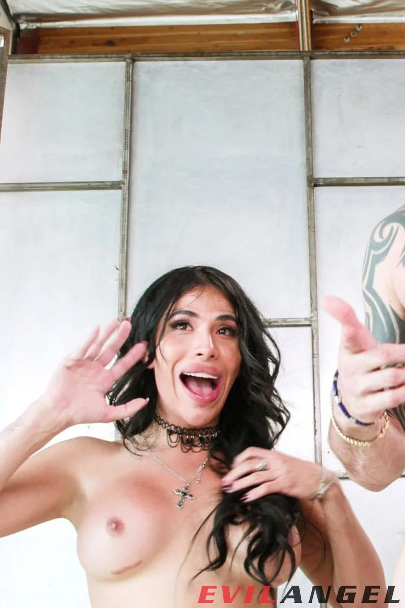BTS - TS Avery Lust Oral & Anal Seduction