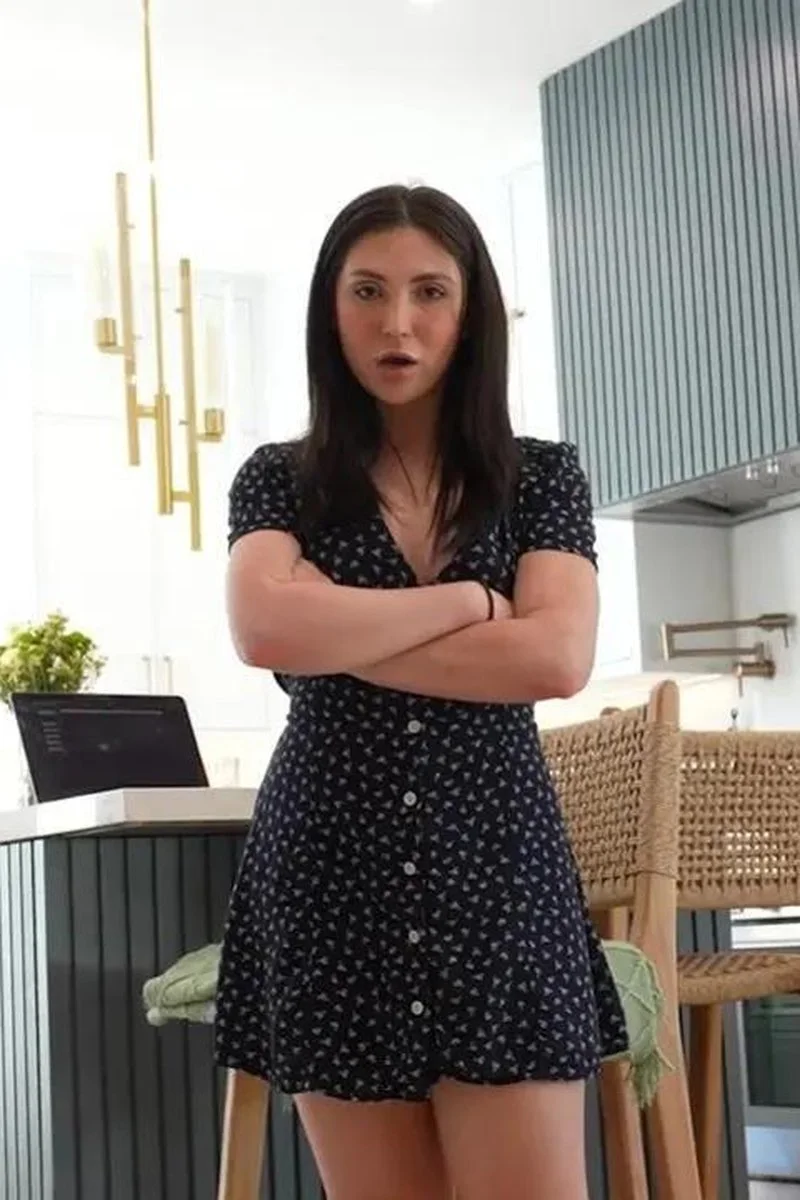 Stepsis Doesn't Like To Wear Panties Around The House - Jane Wilde