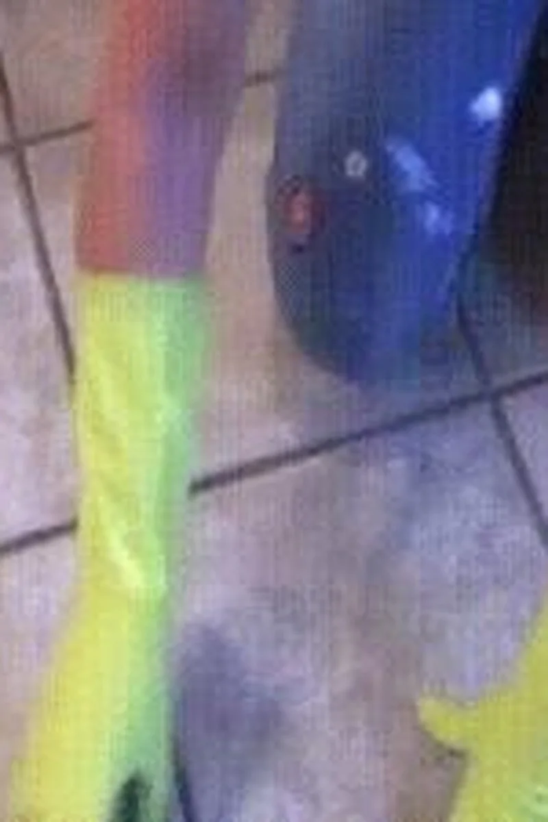 Gloves25 Amateur MILF Cleaning The Kitchen Floor
