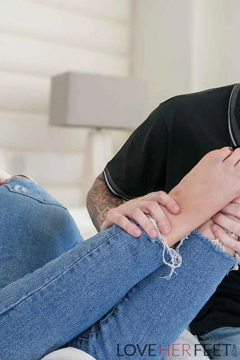 Library Hookup - A Foot Fetish Story