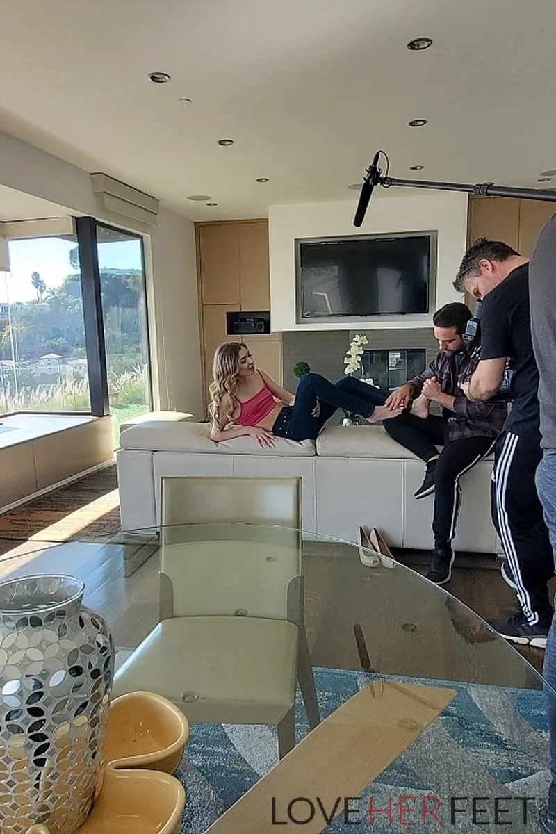 Mackenzie Moss (Behind the Scenes)