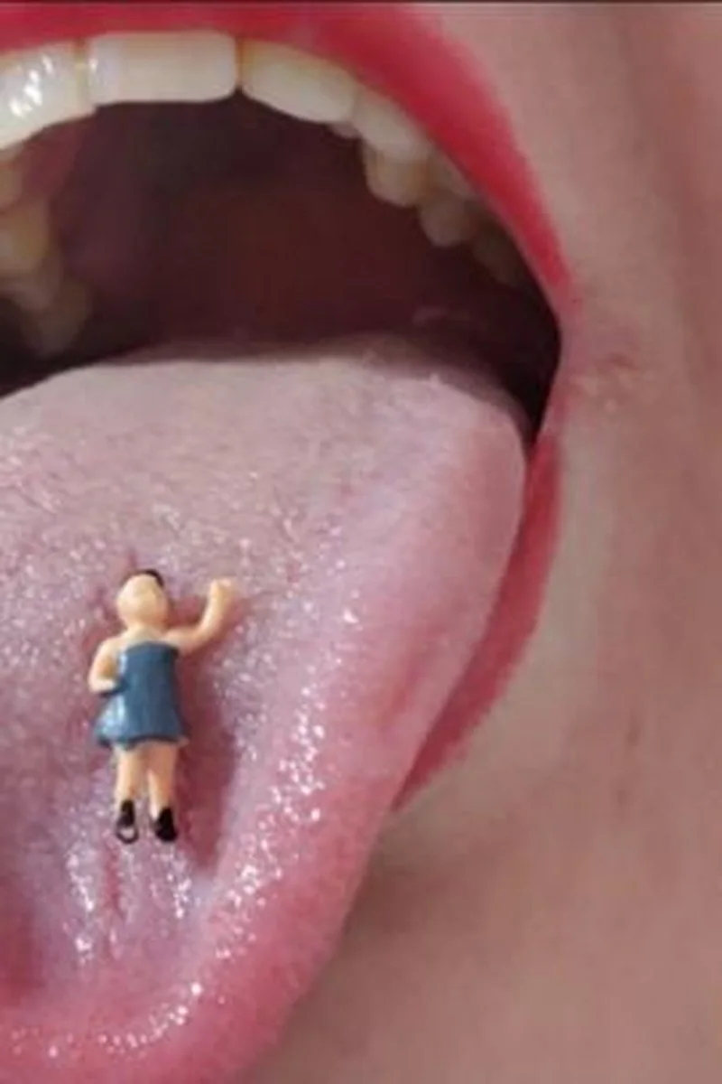 Giantess Red Lips Tiny Man Kissing & Sucking - Passionate Si