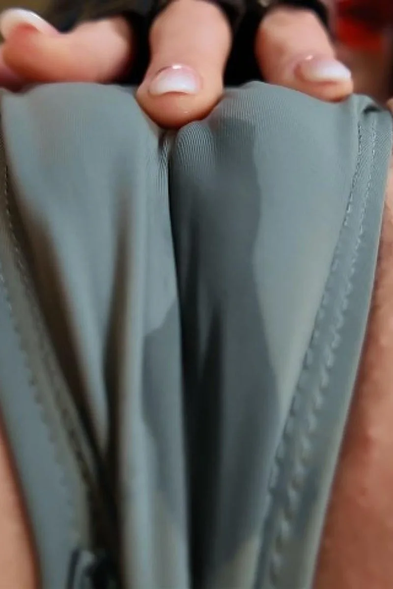 Lara Croft Cosplayer Facesitting POV
