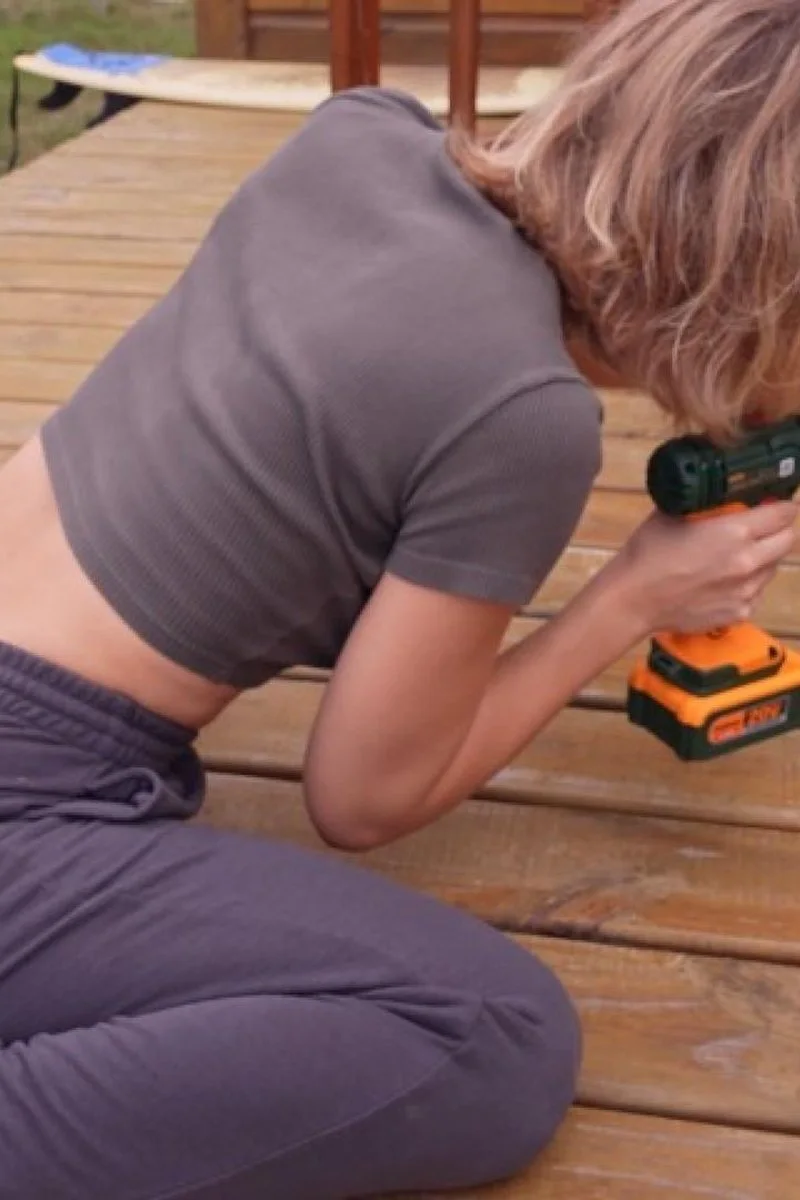 Sexy Handywoman Masturbates In Her Van