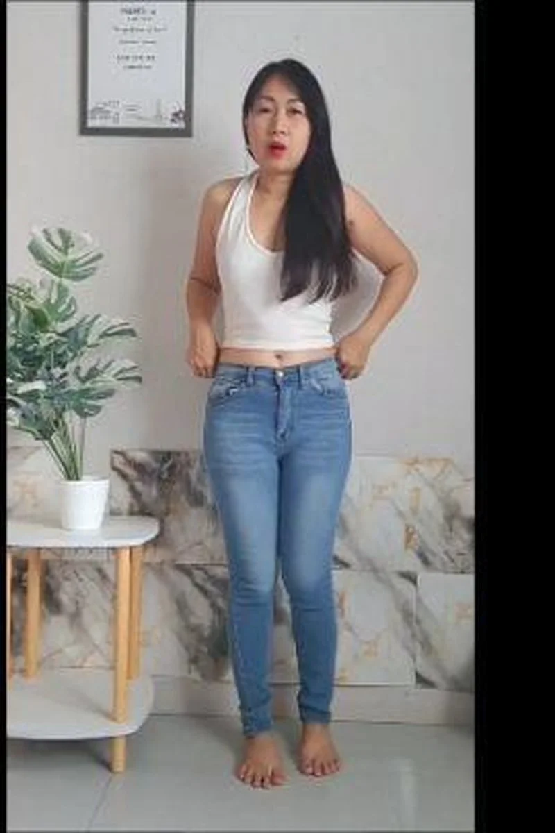 Incredible Desperation Jeans Wetting And Masturbation