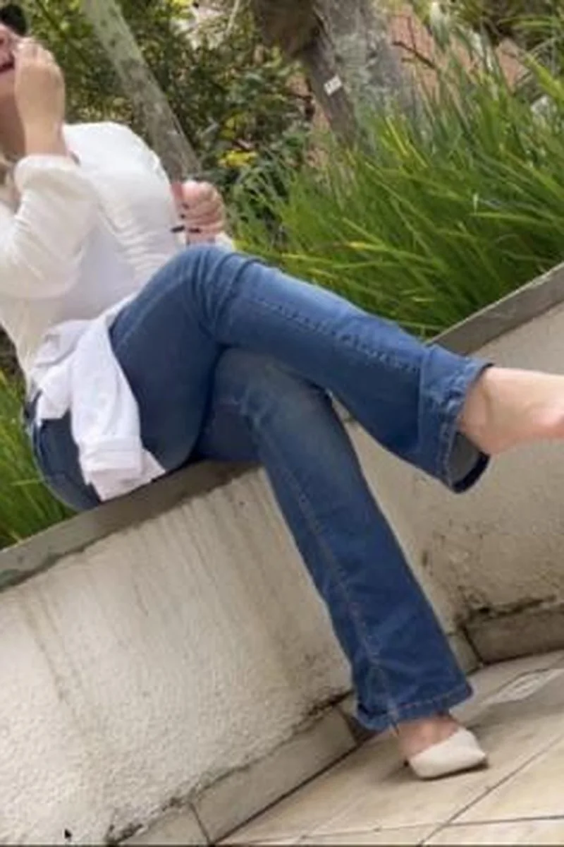 Foot Tease - Goddess Grazi