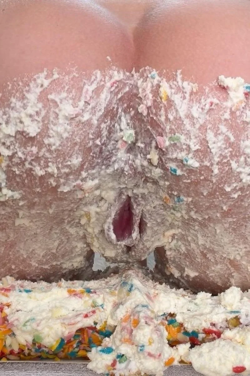 Cake & Ass - Close-Up Cake Sitting With Squirting Finish