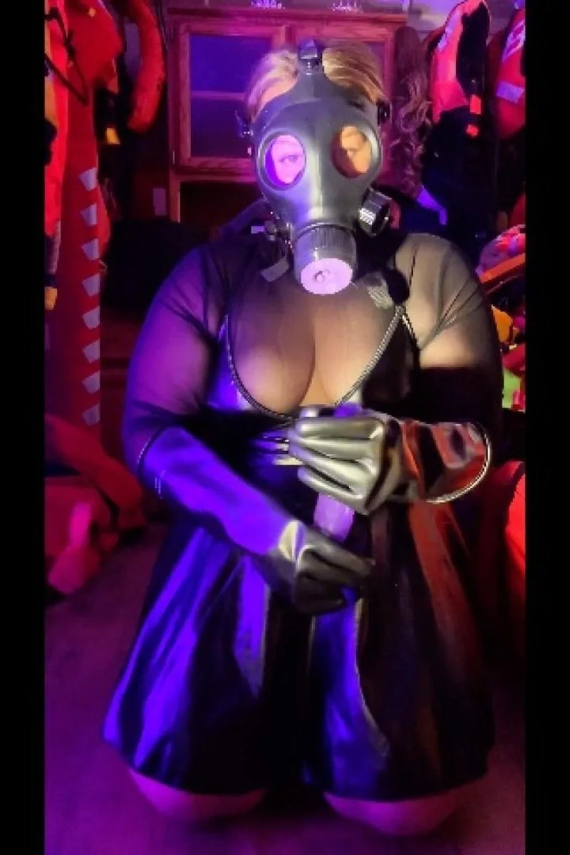 Modified Israeli Gas Mask - Dildo Blowjob And Fuck