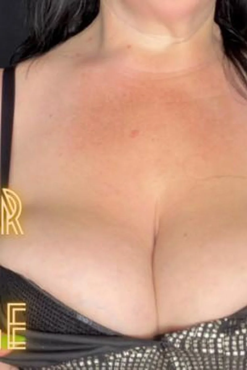 Goon For Gold Cleavage