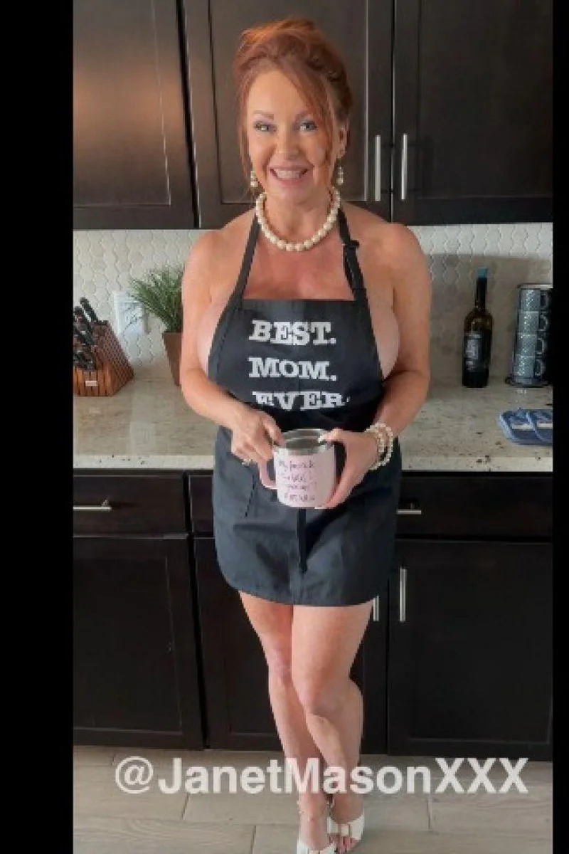 New! Slutty Mommy Bakes For You Nude Under Apron And Heels
