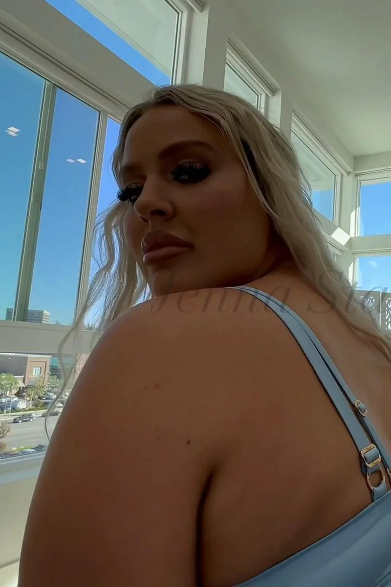 Jenna Starr Takes Dredds Giant Cock