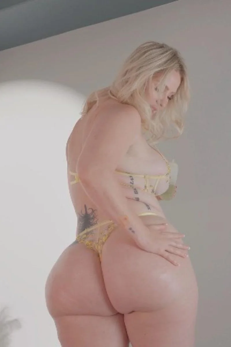 Solo Video - Oiled Up Ass Clapping And Twerking