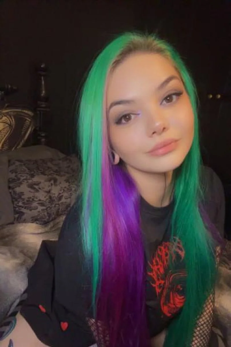 Emo MILF With A Fuck Machine