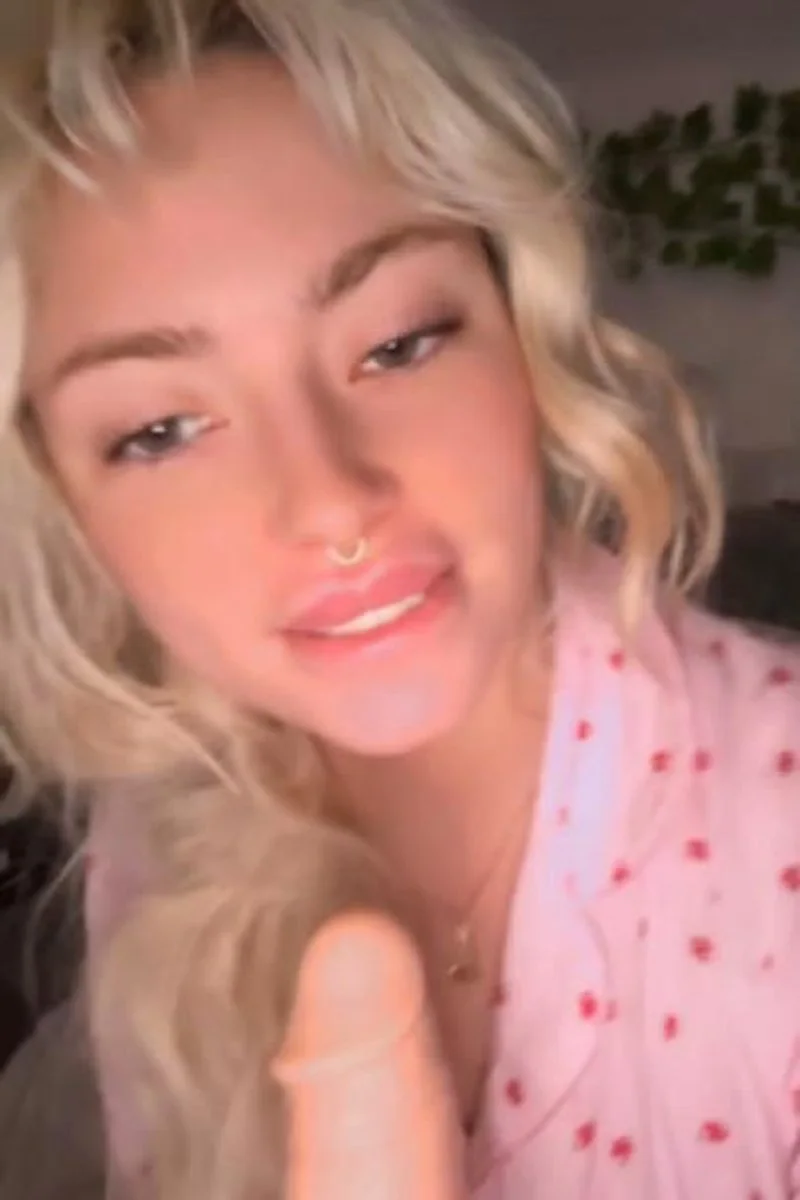 Tattooed Curvy Babe POV Hot Dildo Blowjob