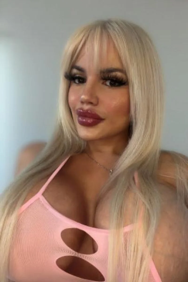 Fast Twerking These Tits For You. Twerking Them As Fast As I
