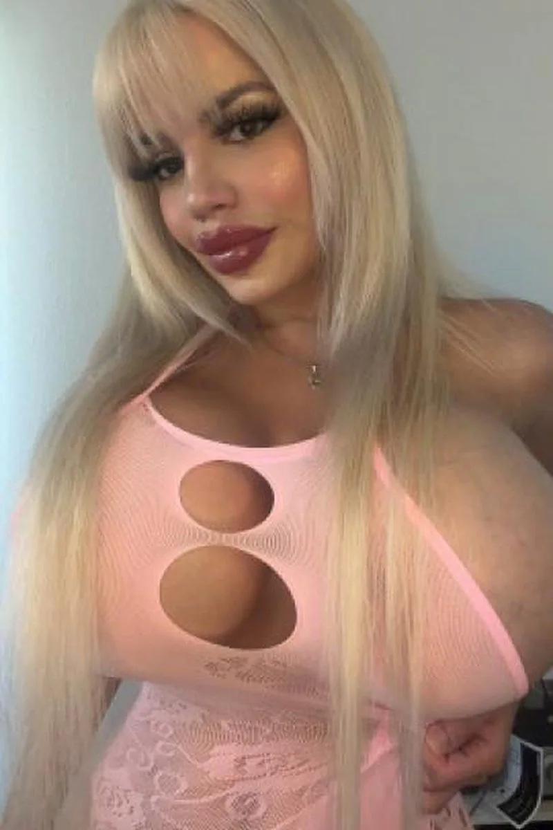 Undressing Slowly For You Bb... Showing Off These Curvy Hips