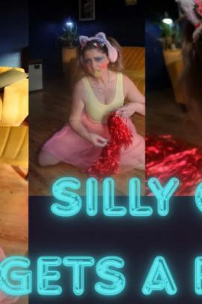 Silly Girl Receives A Cumshot On Face_