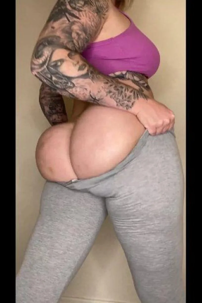 Yoga Pants Big Ass Tease Twerk While You Jerk Off