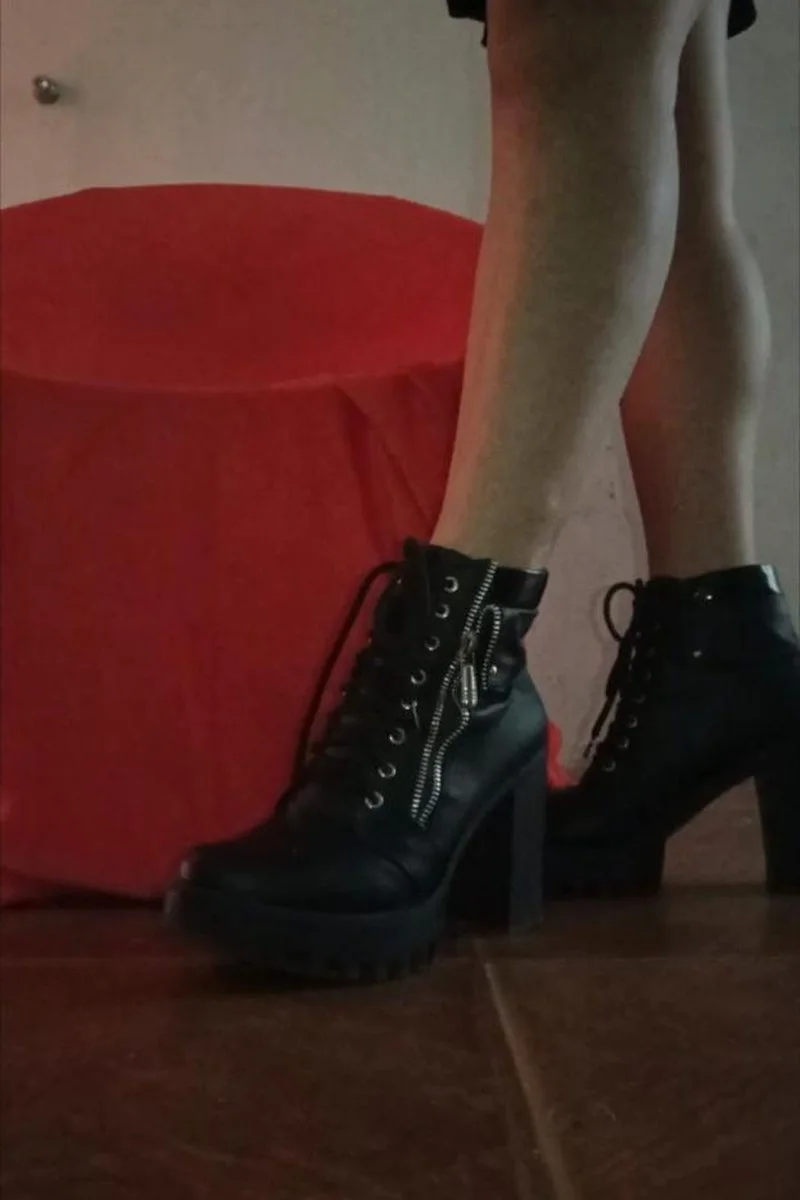Adoracion De Botas Y Degradacion Humillate Ante Mis Pies De