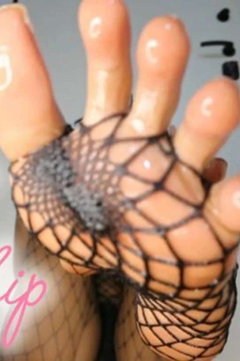 Slippery Fishnets And Oily Sole Worship