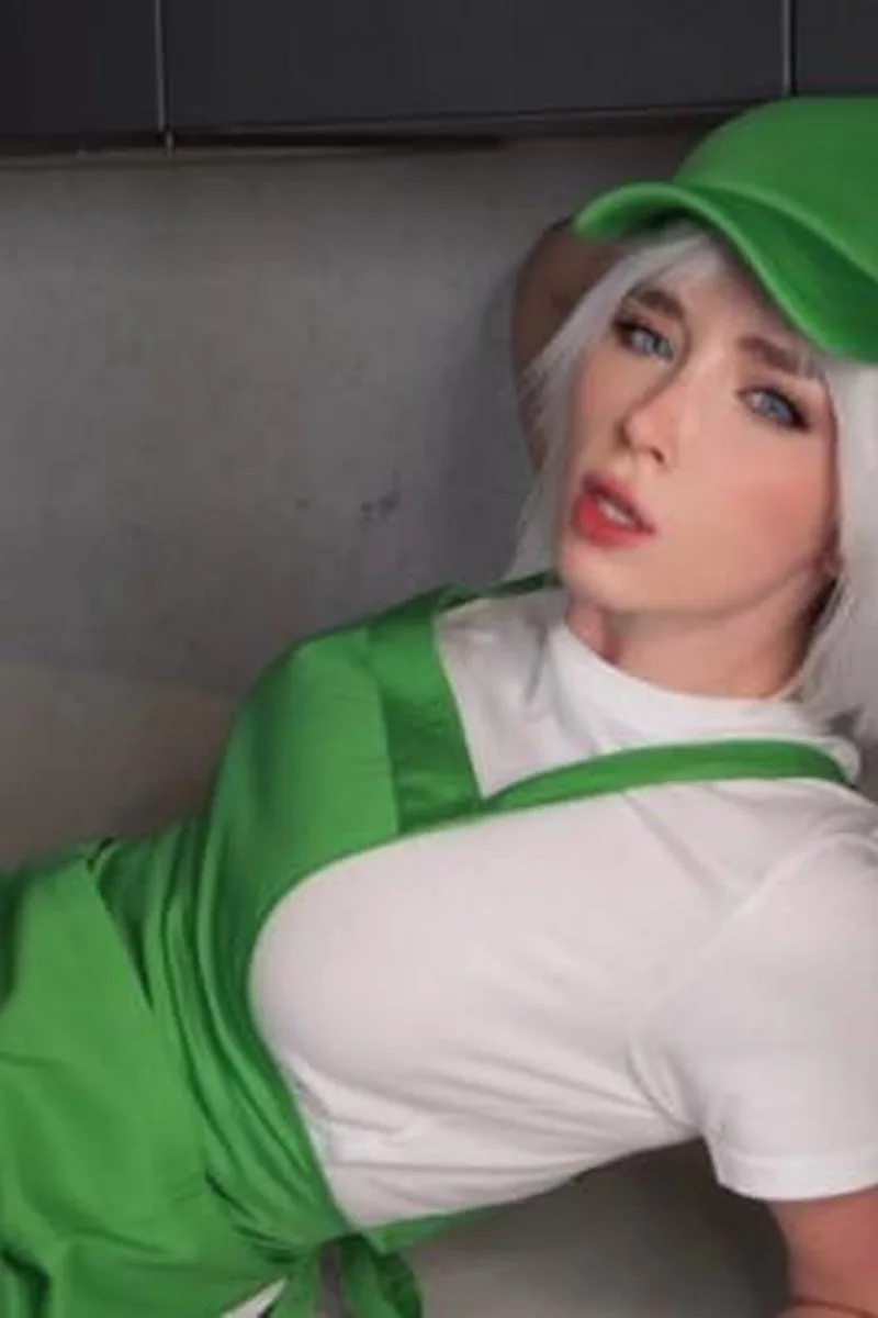 Blonde Barista in Shorts Offered to Rough Fuck Her Hot Holes