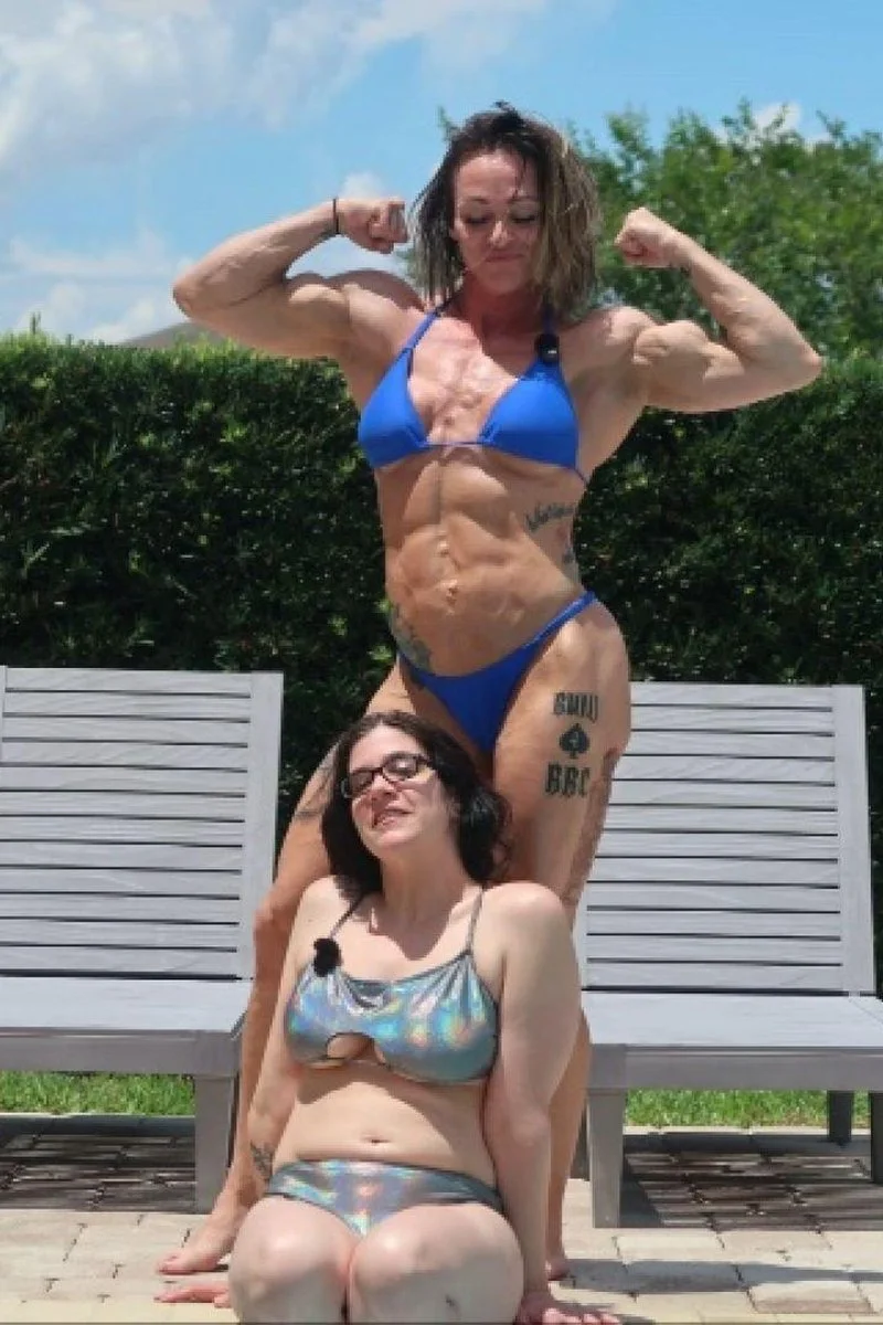 2 Sluts In A Tub