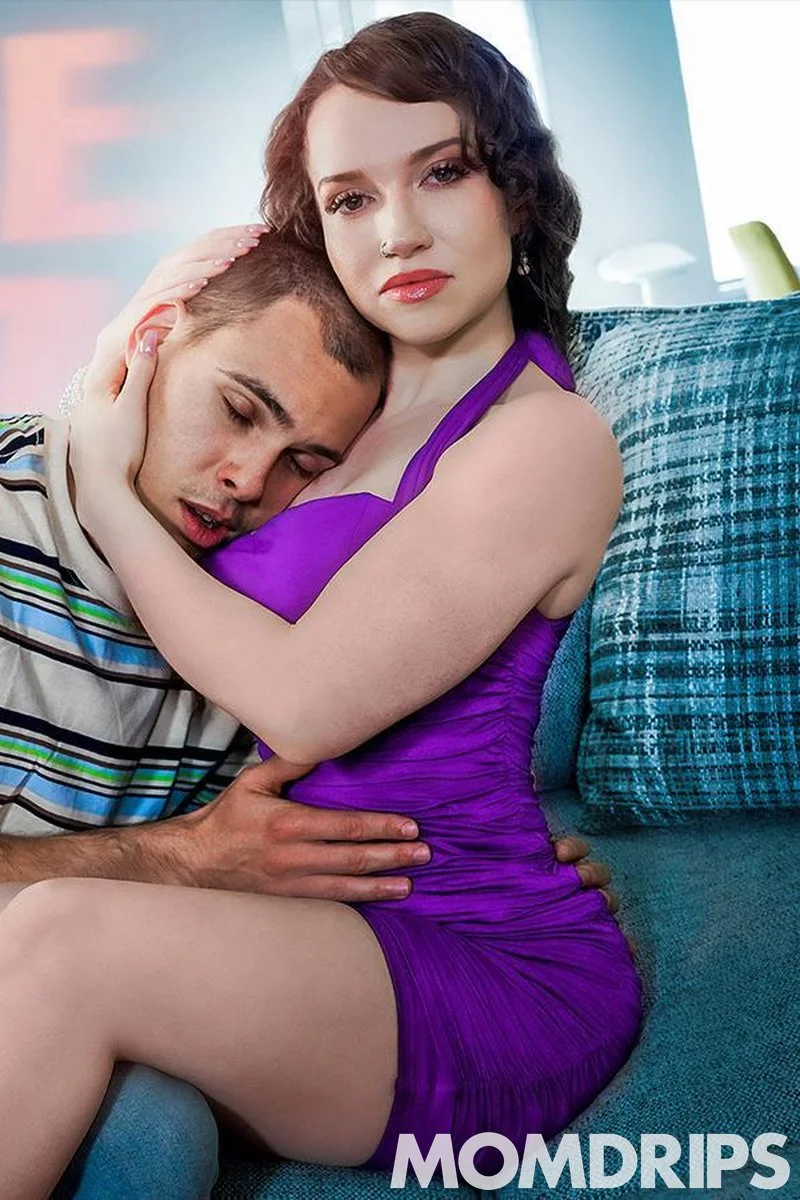 Your Girlfriend Sucks, Creampie Stepmommy Instead!