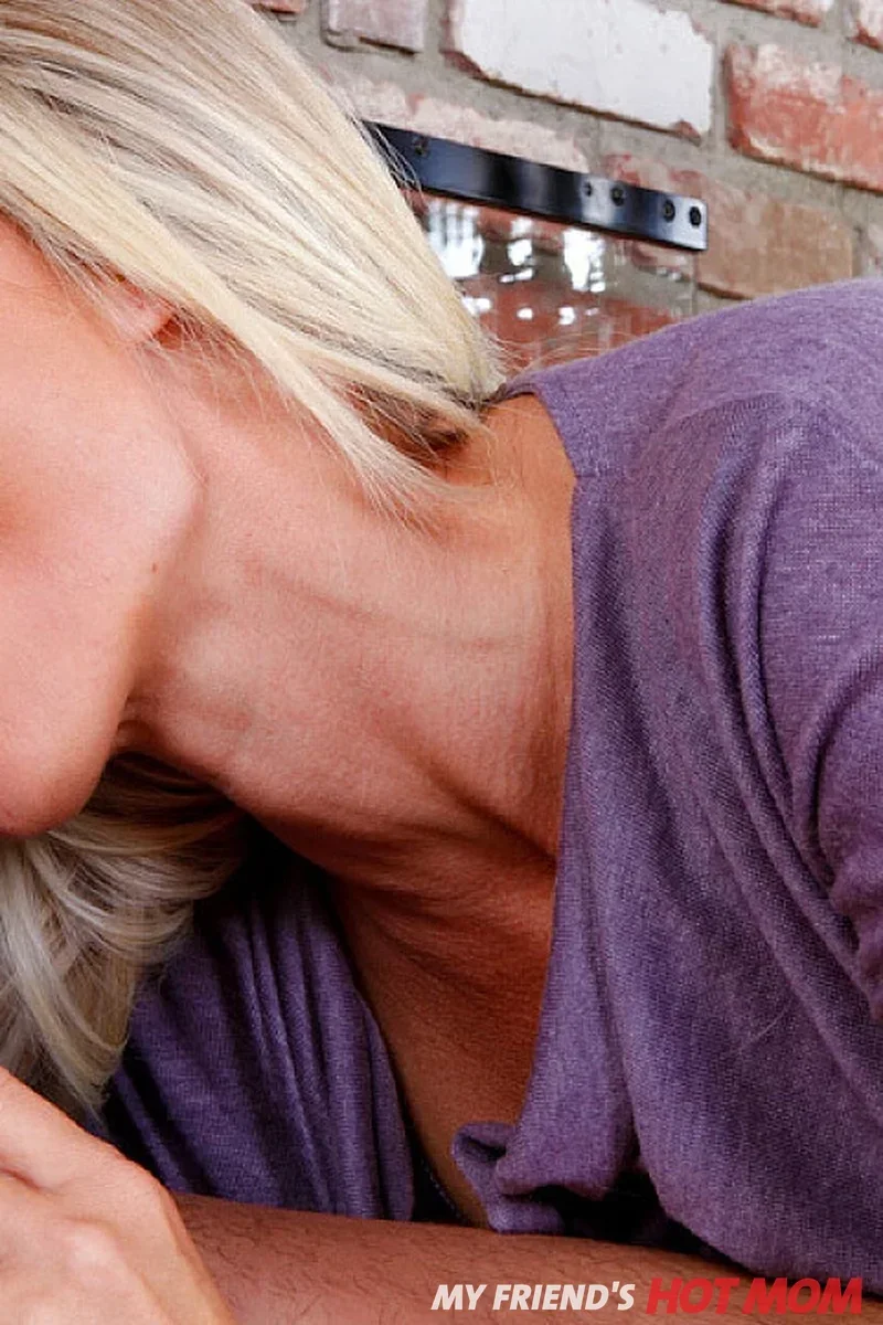 Devon Lee Fucking in the Floor with Her Tits