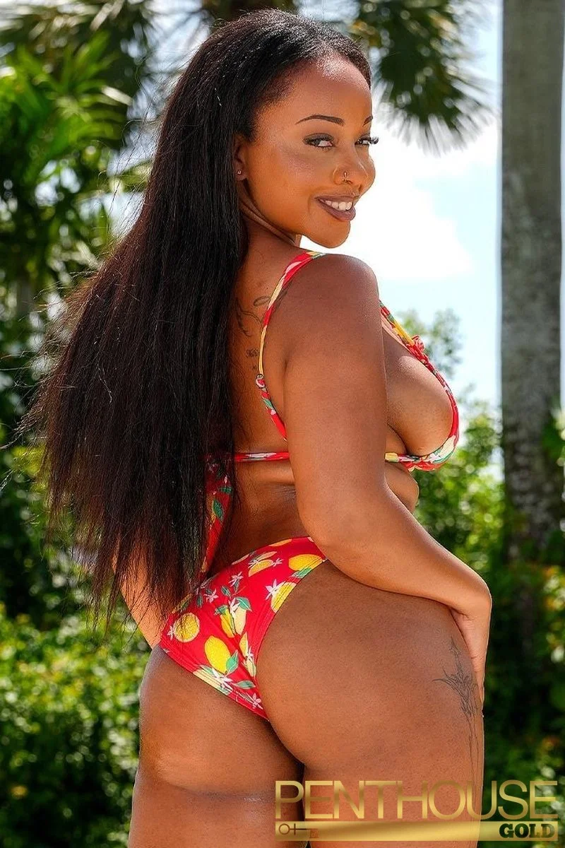Lily Starfire's Curves Take Control