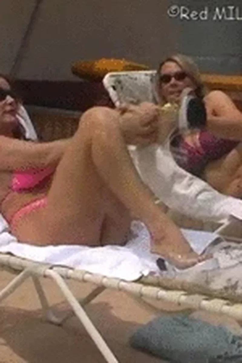 Hj30 - Milfs and the Poolboy