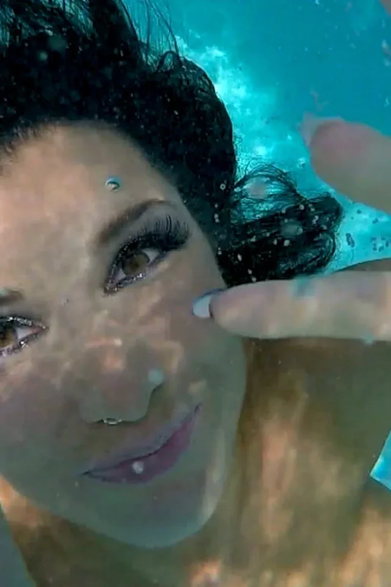 Behind the Scenes Underwater Fun with Abigail Mac & Romi