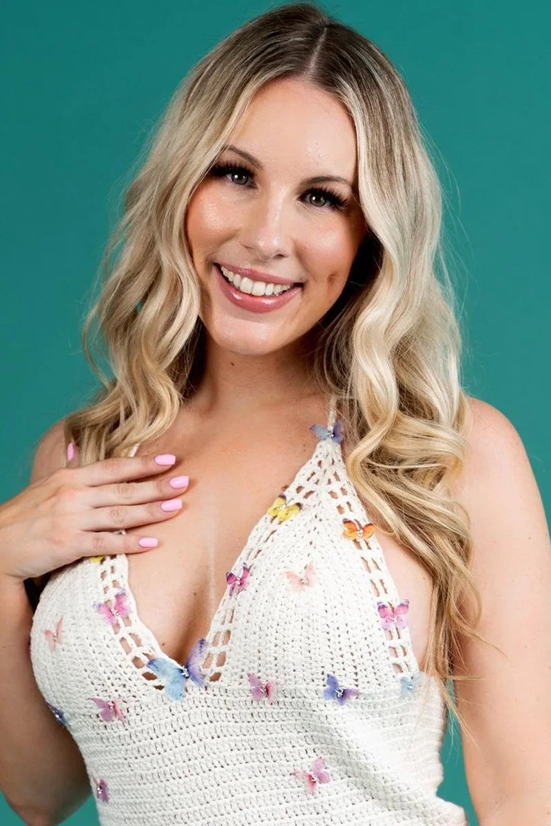 Up Close VR With Bunny Madison