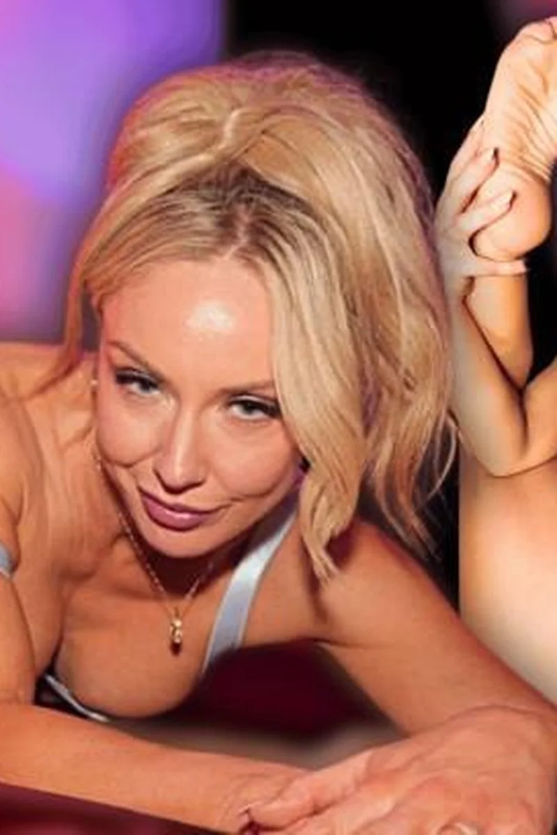This MILF Sadie Summers Is Really On Fire