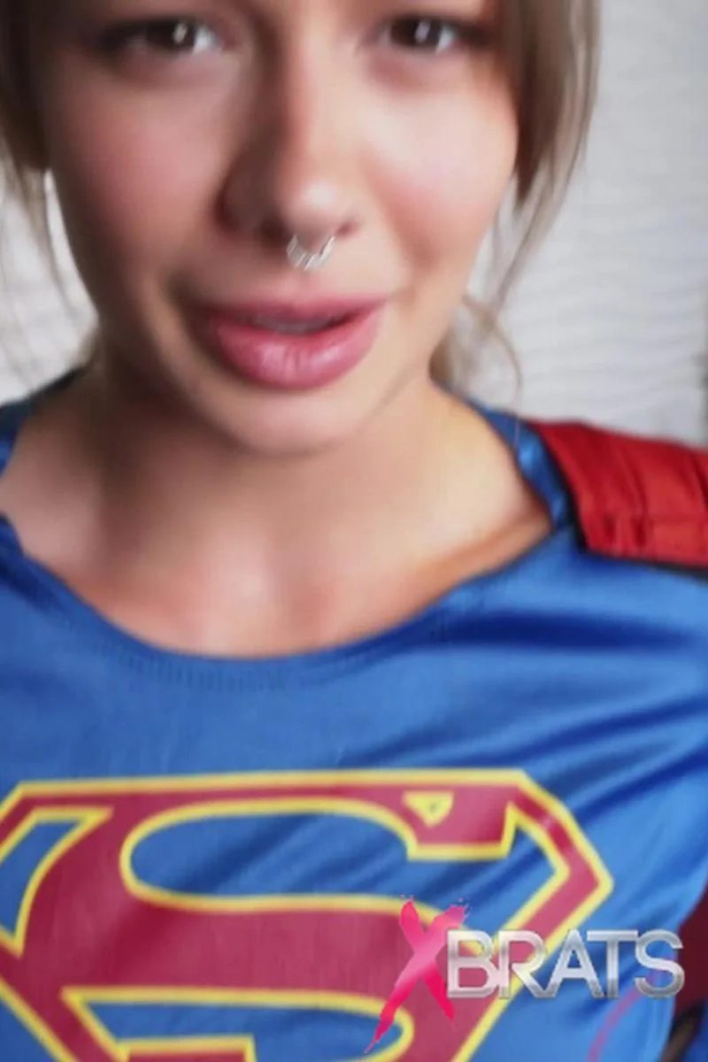 Naomi Swann Super Girl Footjob